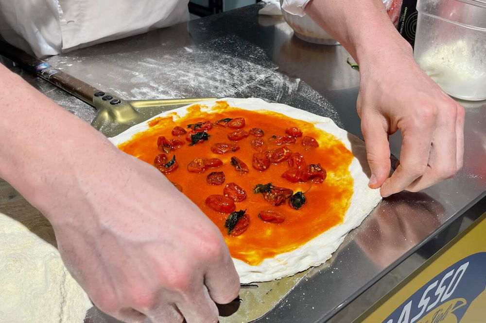 Esci la tua pizza: Insolito Cucina e Pizzeria a Napoli