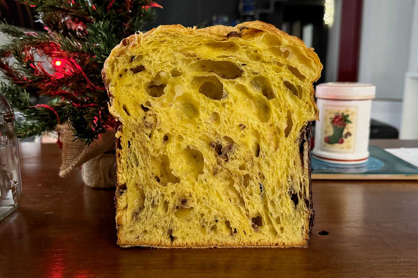 Panettone salato spettacolare con le alici di menaica del Cilento