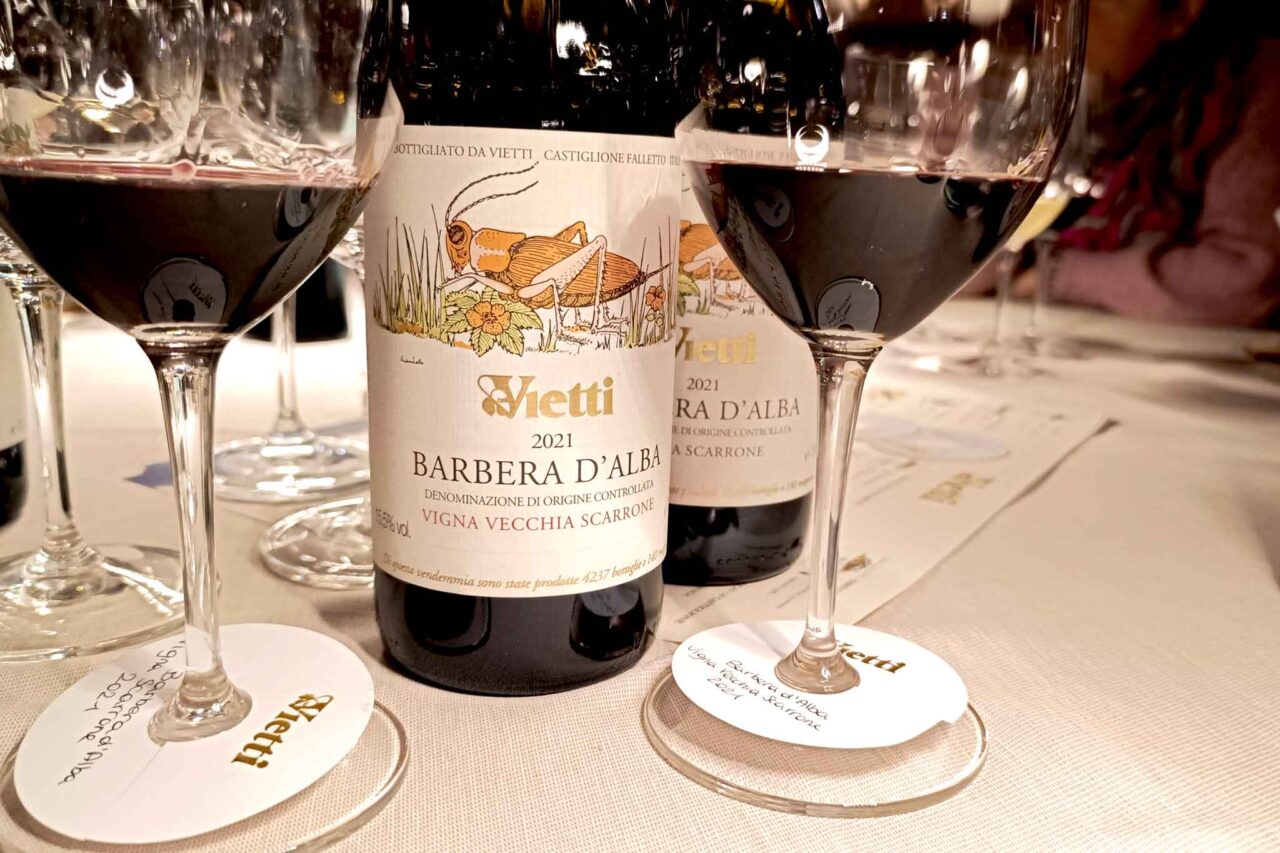 Barbera d'Alba vigna vecchia Scarrone cantina Vietti