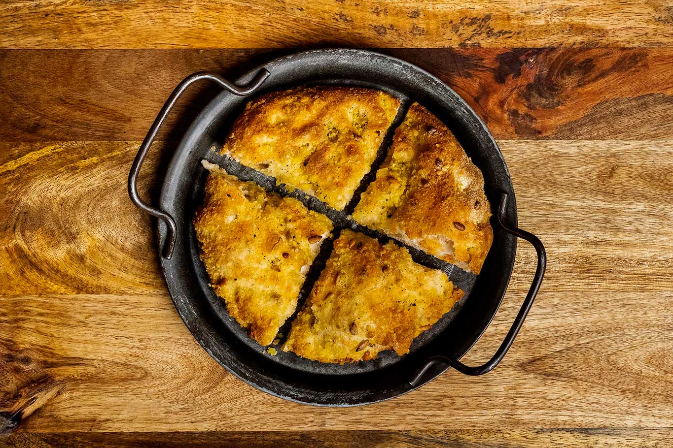 Focaccia del contadino, la ricetta da fare a casa con la planetaria