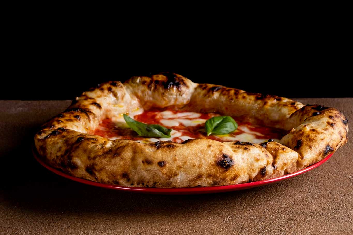 Dove mangiare la pizza napoletana a Milano: 15 pizzerie da provare subito