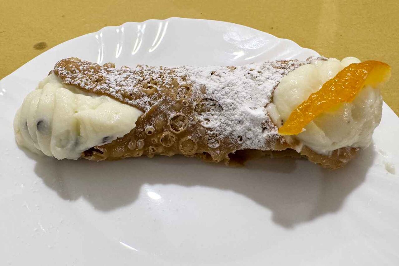 cannolo alla Pizzeria Mistral dal 1959 a Palermo 