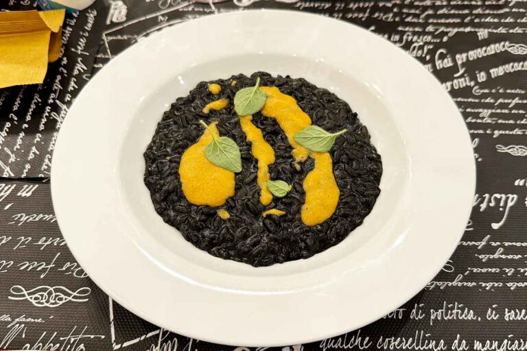 Risotto alla pizzaiola nera di seppie del Maxi a Vico Equense