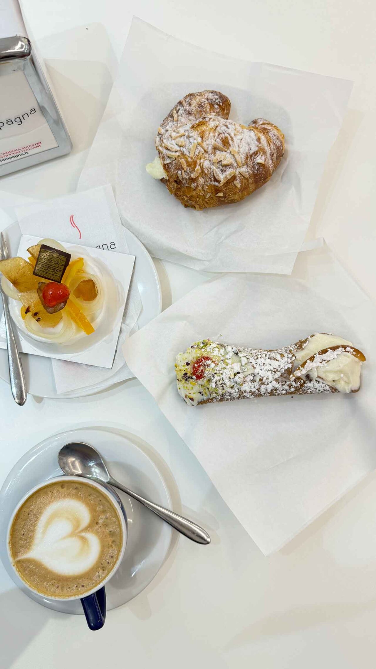 cannoli a Palermo: la colazione alla pasticceria Costa