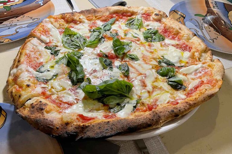 25 migliori pizzerie a Napoli e provincia: classifica dopo 75 assaggi di pizze!