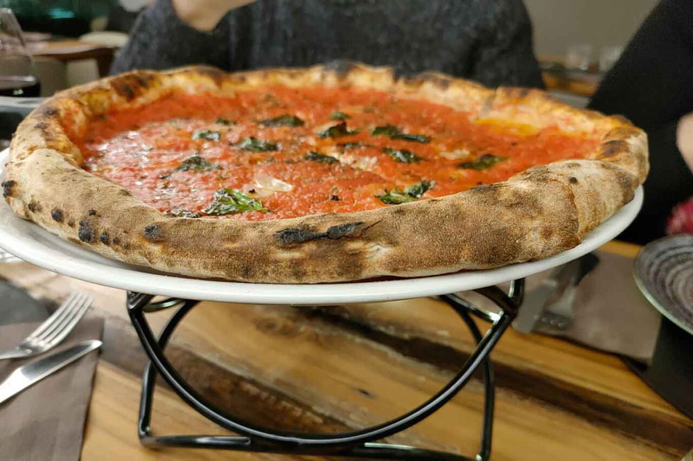 pizza marinara della pizzeria Madia a Salerno nel Girone F del Campionato della Pizza