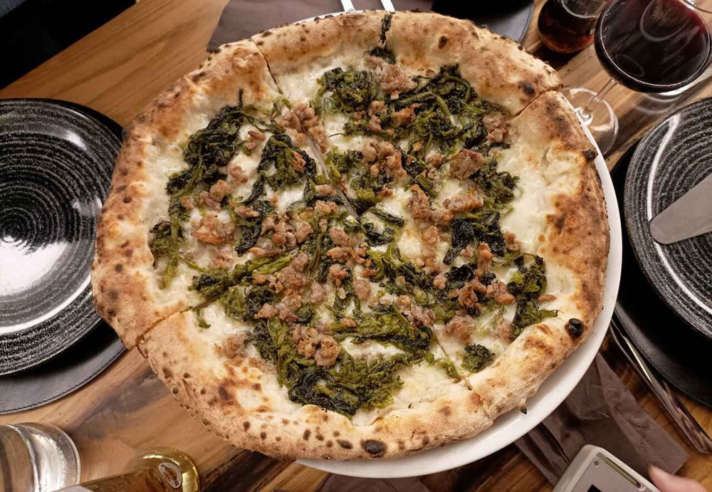 pizza salsiccia e friarielli della pizzeria Madia a Salerno nel Girone F del Campionato della Pizza