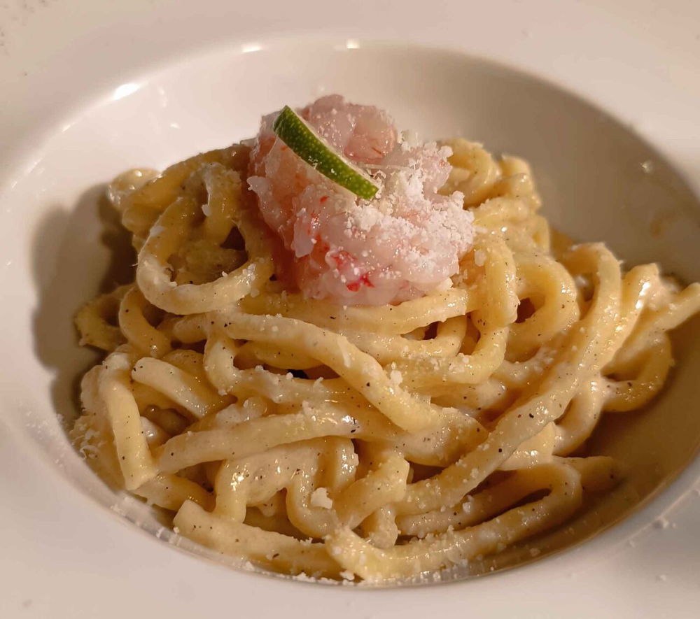 tonnarelli cacio e pepe gamberi e lime