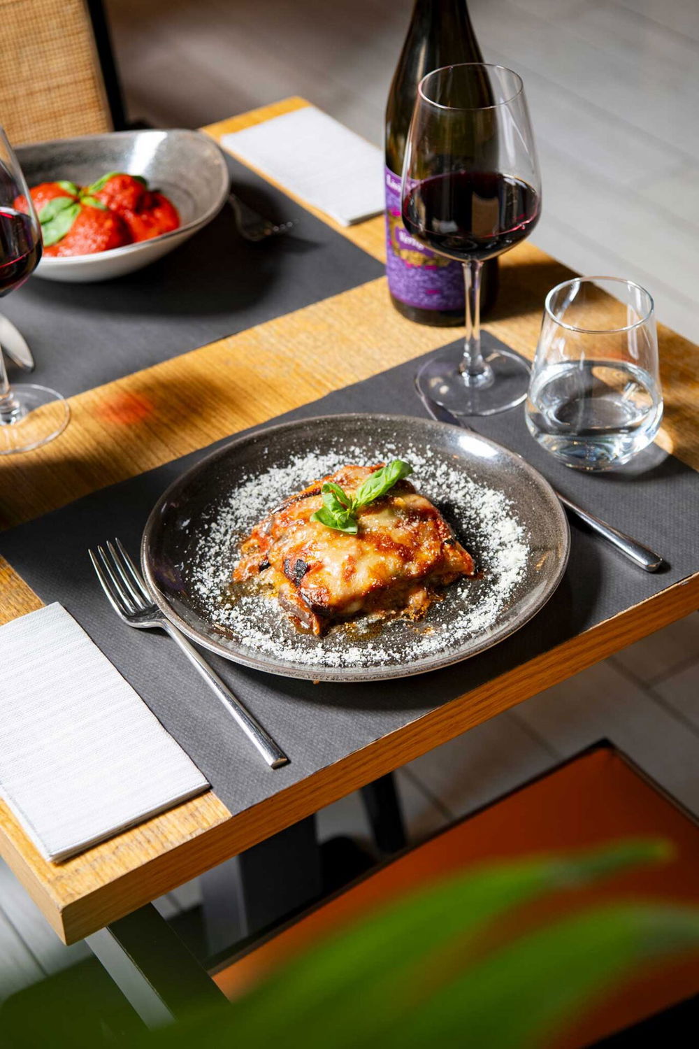 Fresco Sarpi a Milano trattoria pizzeria napoletana parmigiana di melanzane