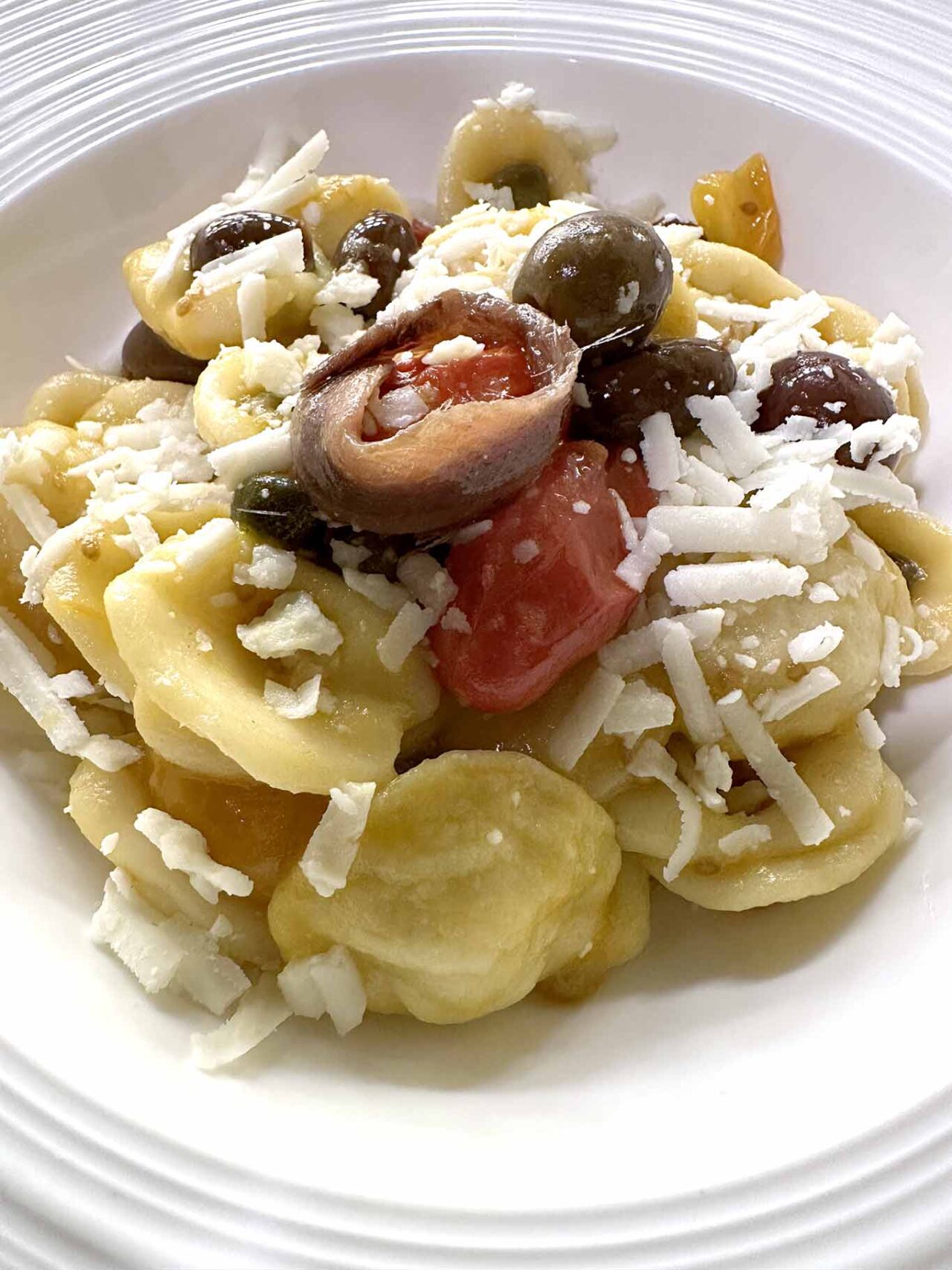 Ricchia Orecchiette Bistrot a Milano: orecchiette con acciuga e cappei