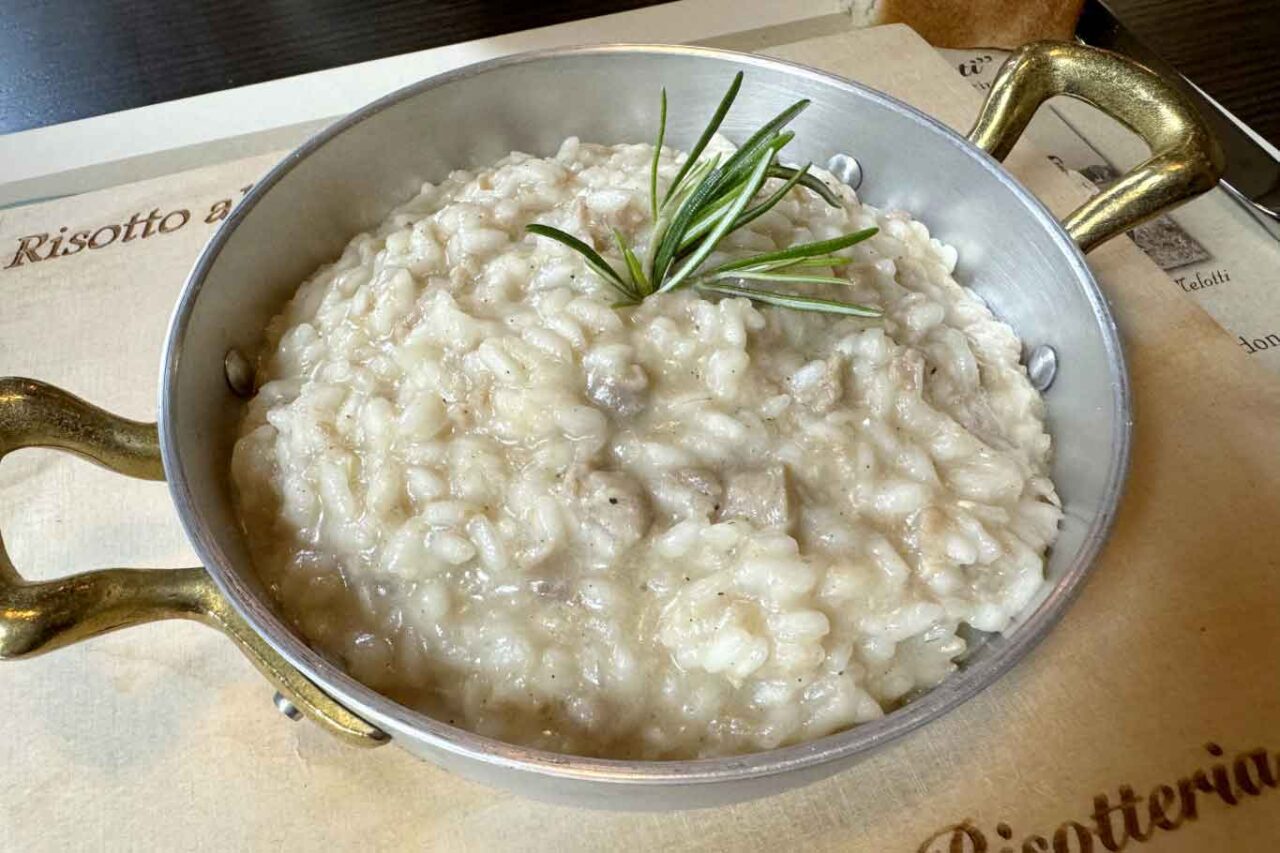 Il risotto all'isolana della Risotteria Melotti a Milano