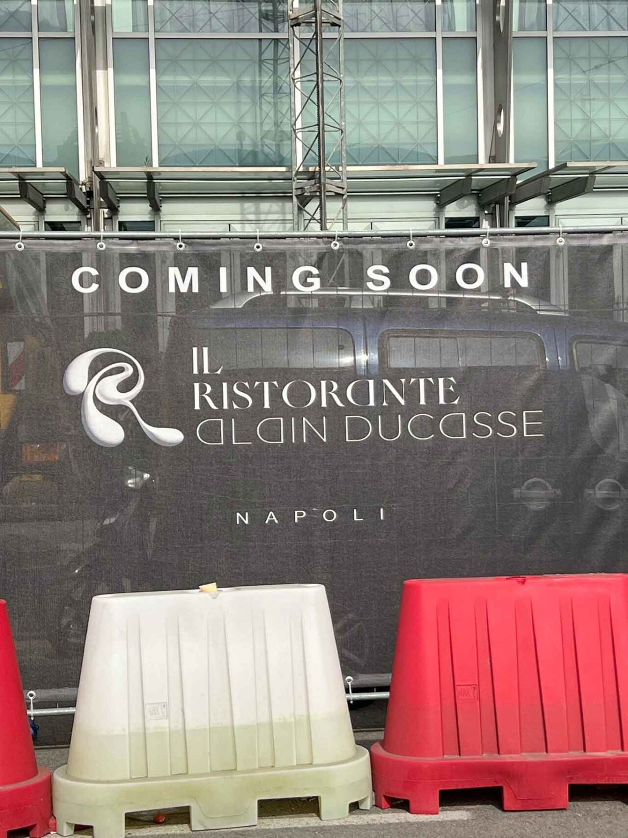 ristorante Il Comandante dell'hotel Romeo a Napoli: lascia Salvatore Bianco e arriva Alain Ducasse