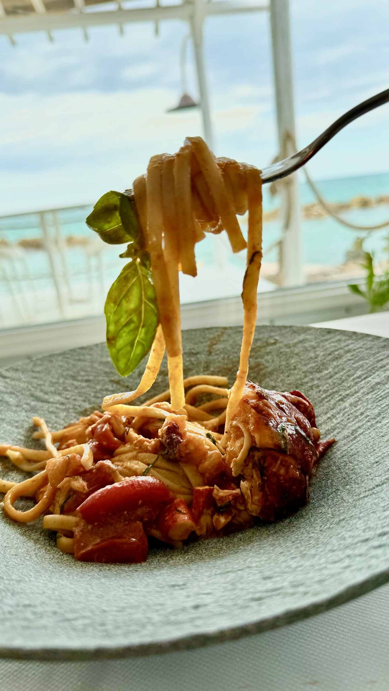 i tagliolini all'astice al ristorante Saleblu dell'hotel La Peschiera a Monopoli