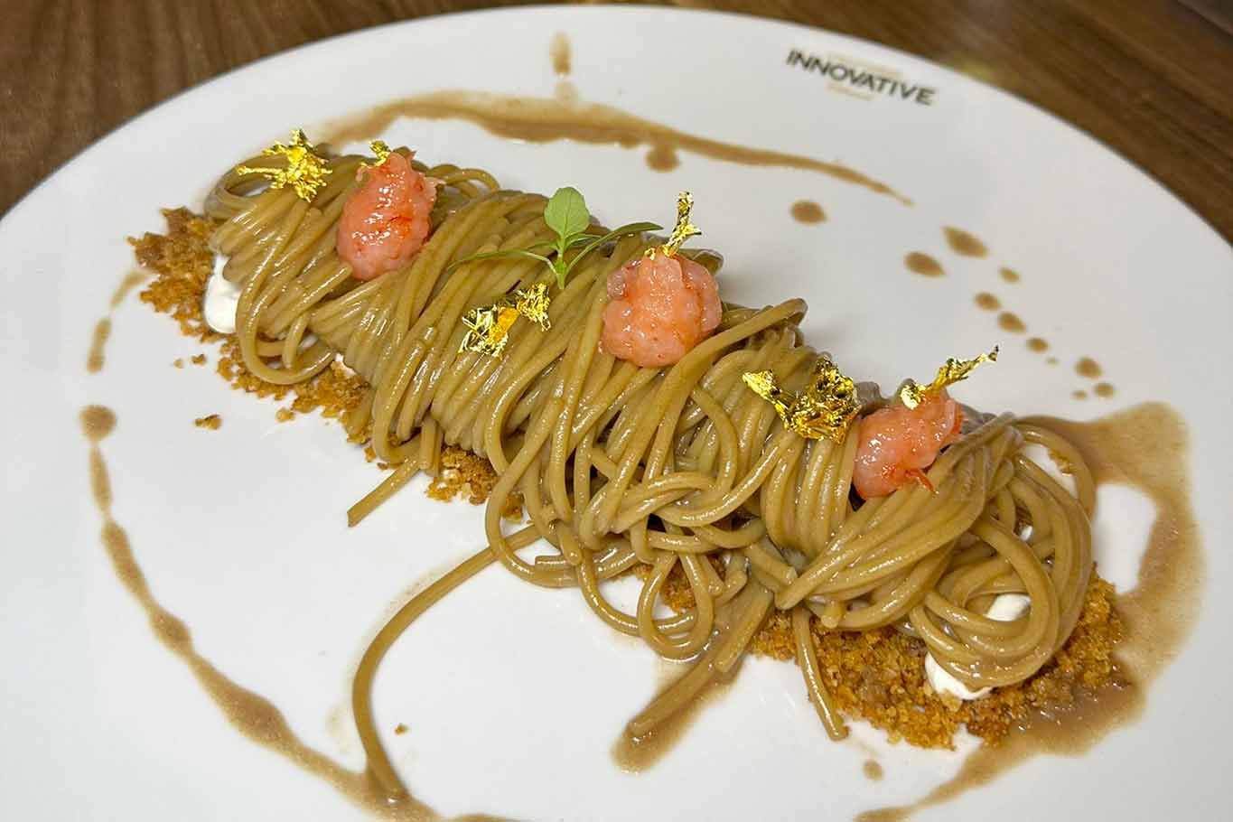 Spaghetti al cioccolato e gamberoni: se non sono esagerati questi