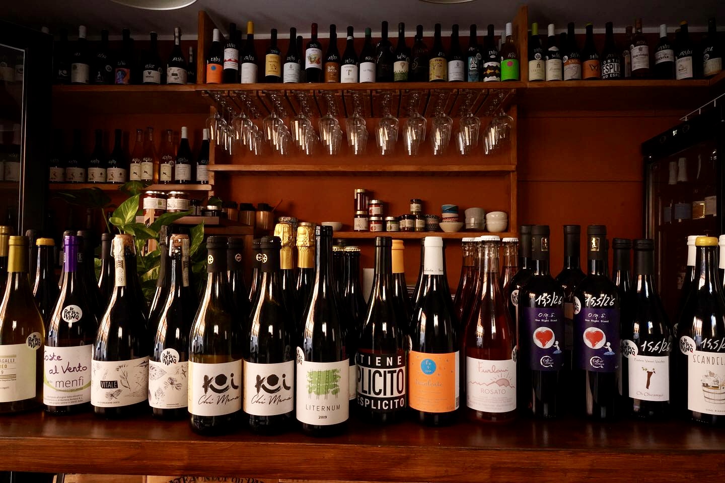 Bologna: i wine bar più elettrizzanti dove bere vini naturali