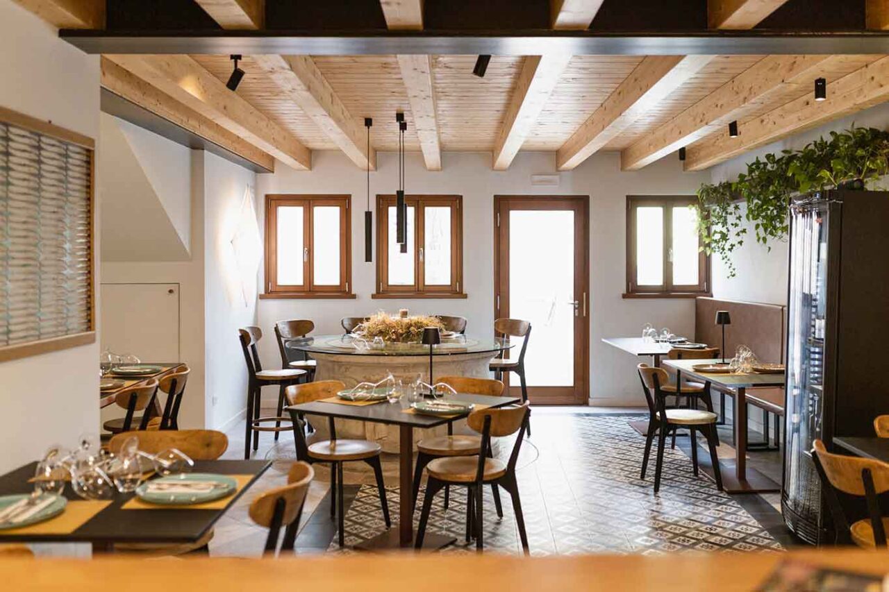 la sala del ristorante Crocevia Locanda Carsica Contemporanea a Trieste 