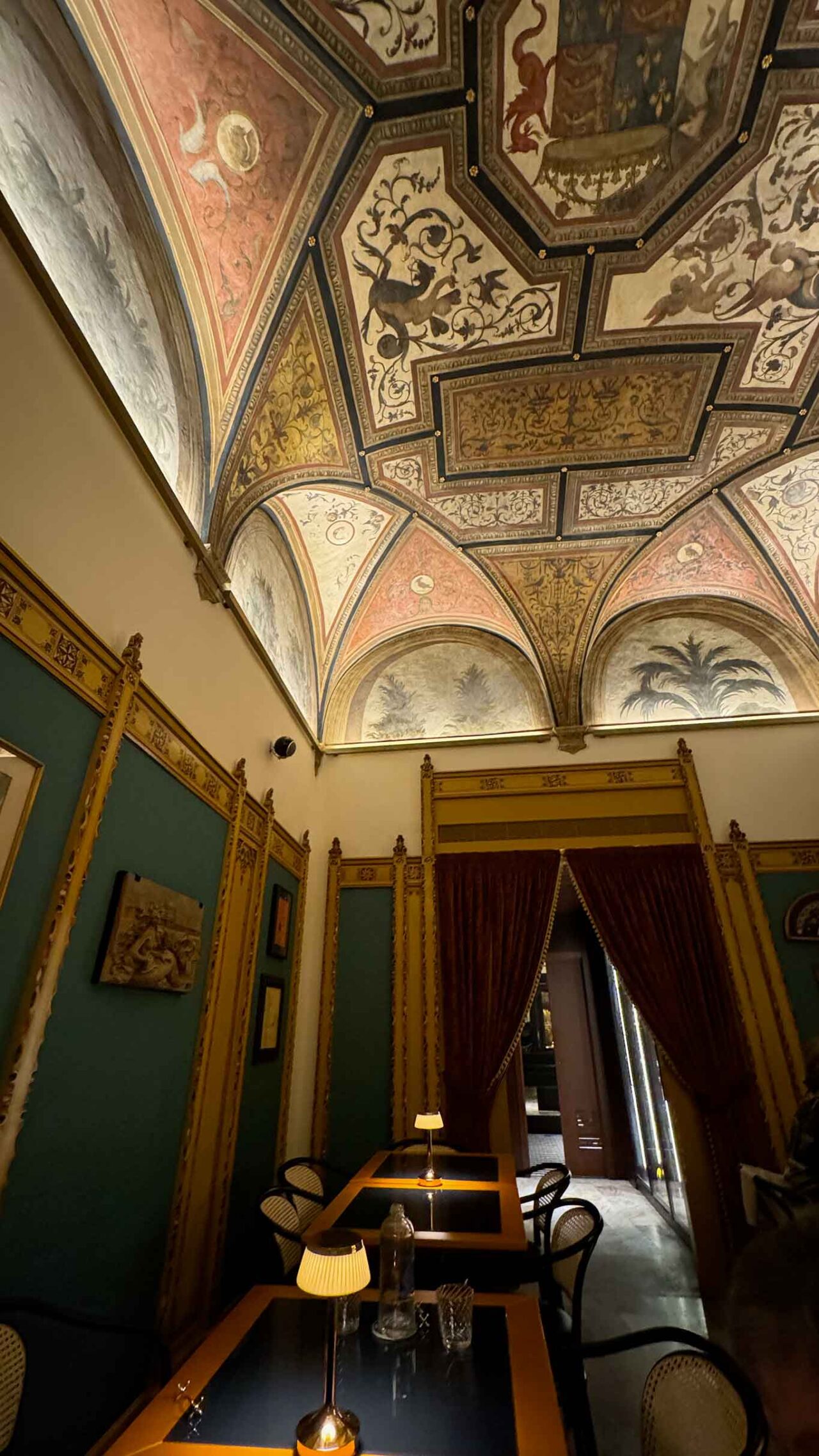 la sala della pizzeria Vico di Enzo Coccia a Roma 