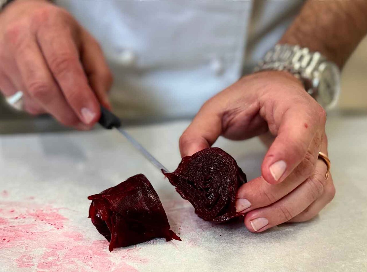 ricetta rosa di barbabietola rossa con crema di formaggio