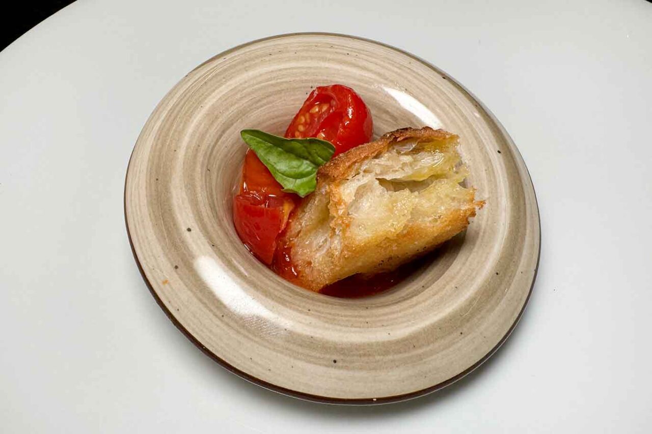 Amuse bouche di pizza e pomodoro