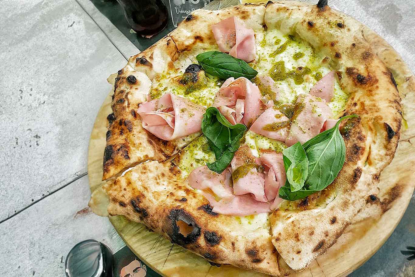 27 pizze speciali a 15 € al Pizza Village Napoli 2024: concerti gratis