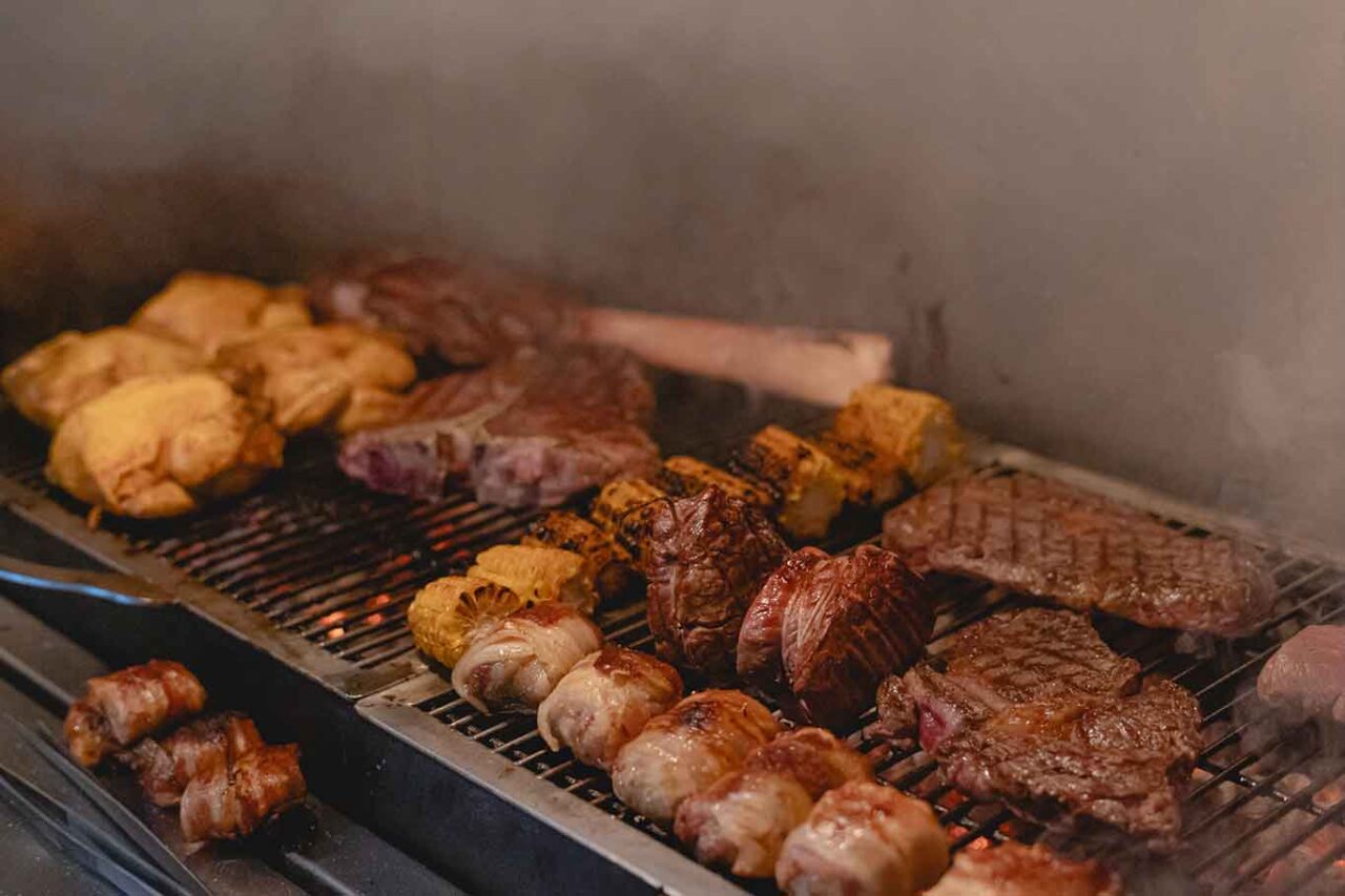 la carne alla brace del ristorante Solum a Roma sull'Appia Antica