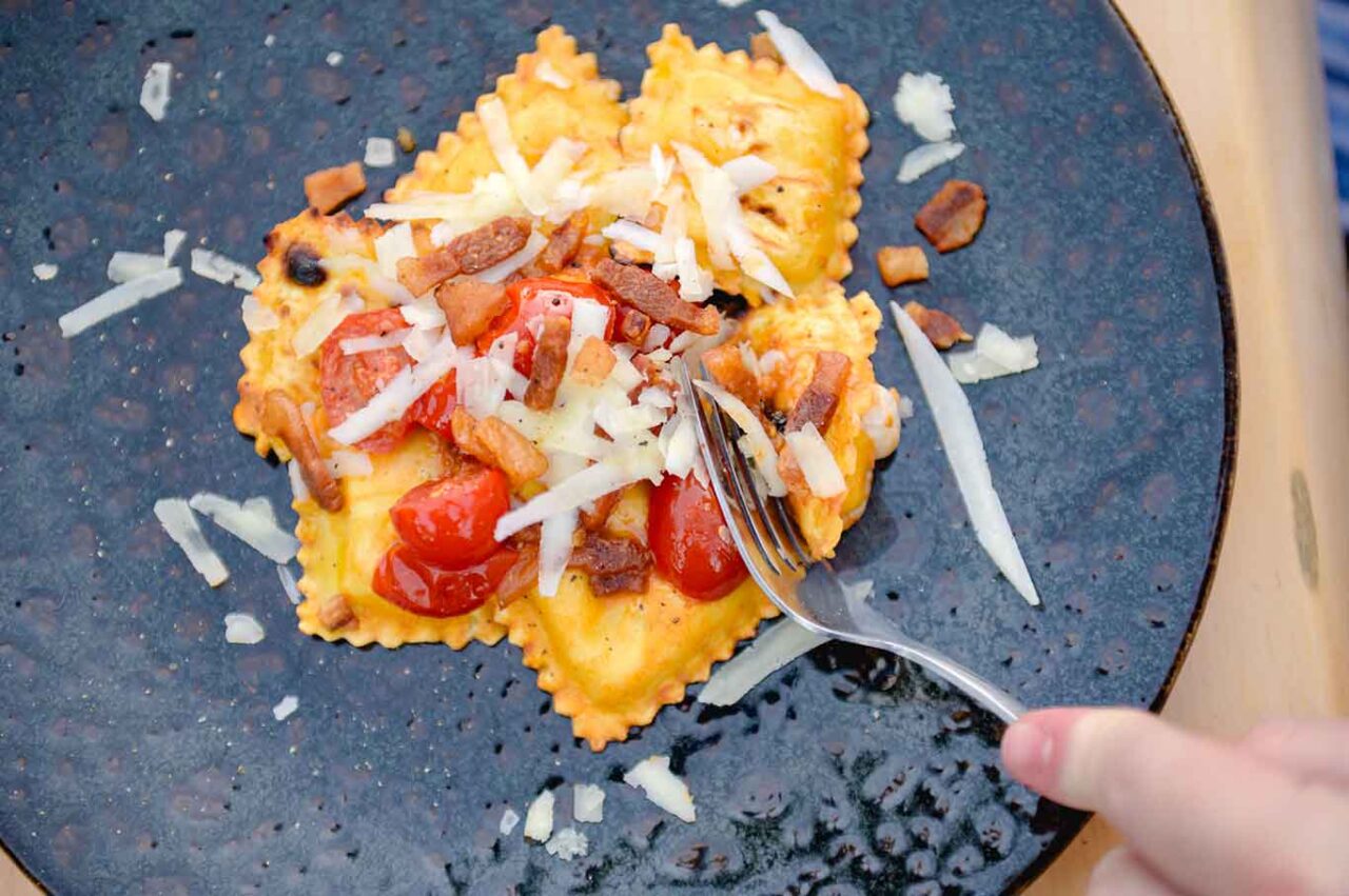 i ravioli cacio e pepe all'amatriciana del ristorante Solum a Roma sull'Appia Antica