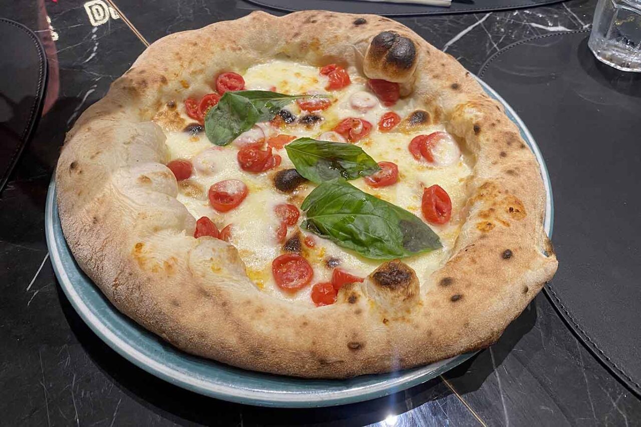 la pizza filetto di pomodoro di Vincenzo Capuano a Napoli 