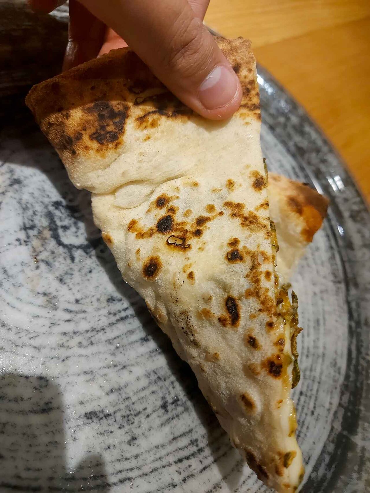 la cottura della pizza Nerano di Marco D'Elia della pizzeria Gli Esposito a Salerno