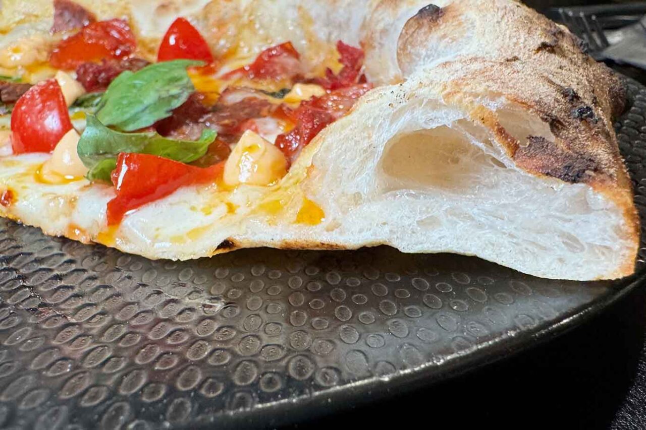 La pizza filetto di pomodoro di Francesco Martucci della pizzeria I Masanielli a Caserta