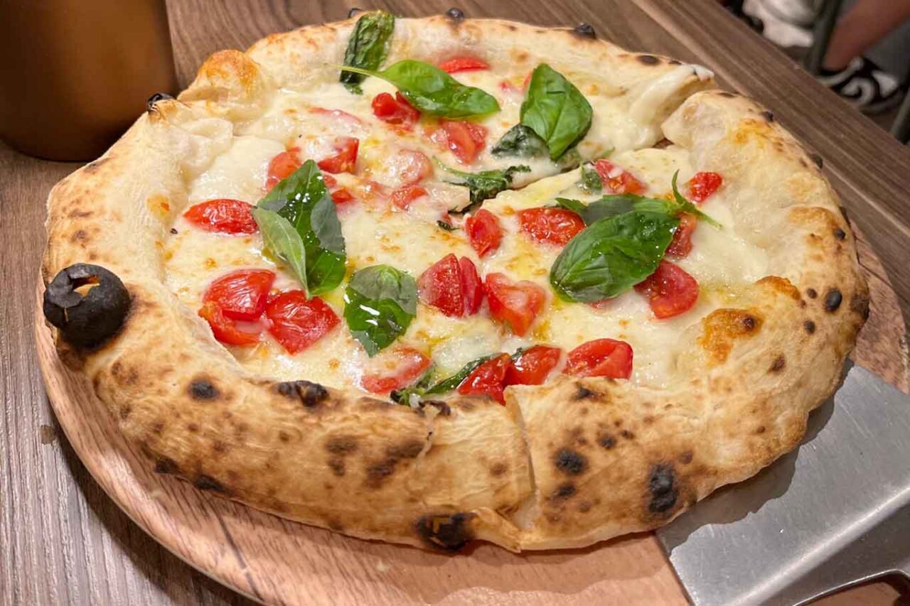 la pizza filetto di pomodoro di Sasà Martucci a Caserta