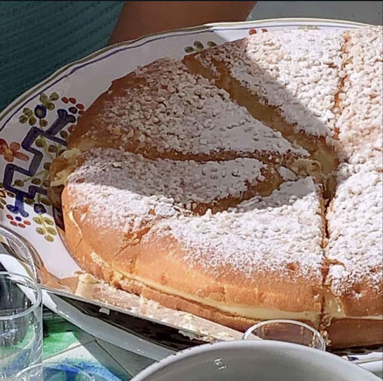 La Tarte Tropézienne di Aux Deux Frères a Saint-Tropez