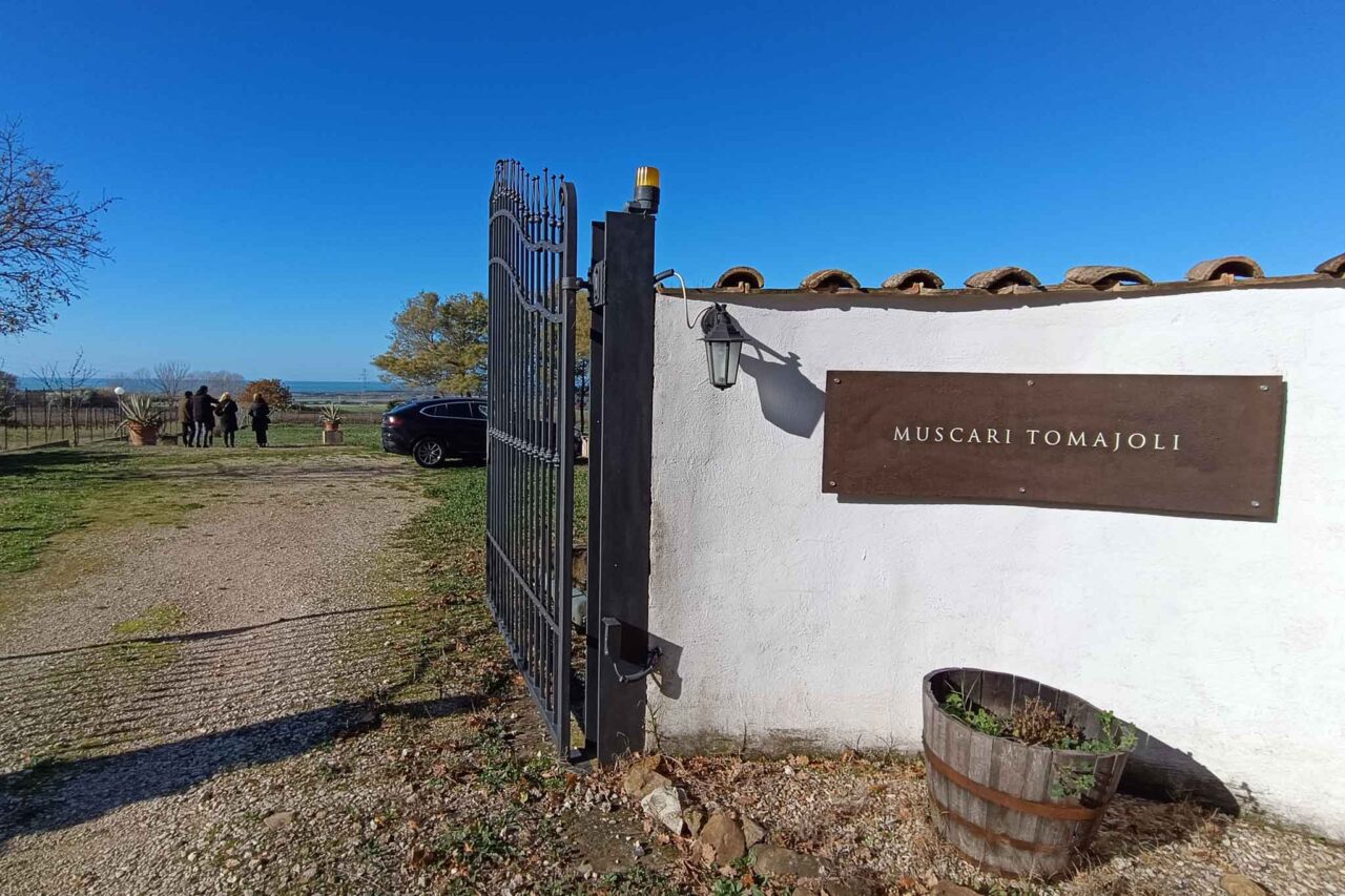 L'ingresso dell'azienda Muscari Tomajoli