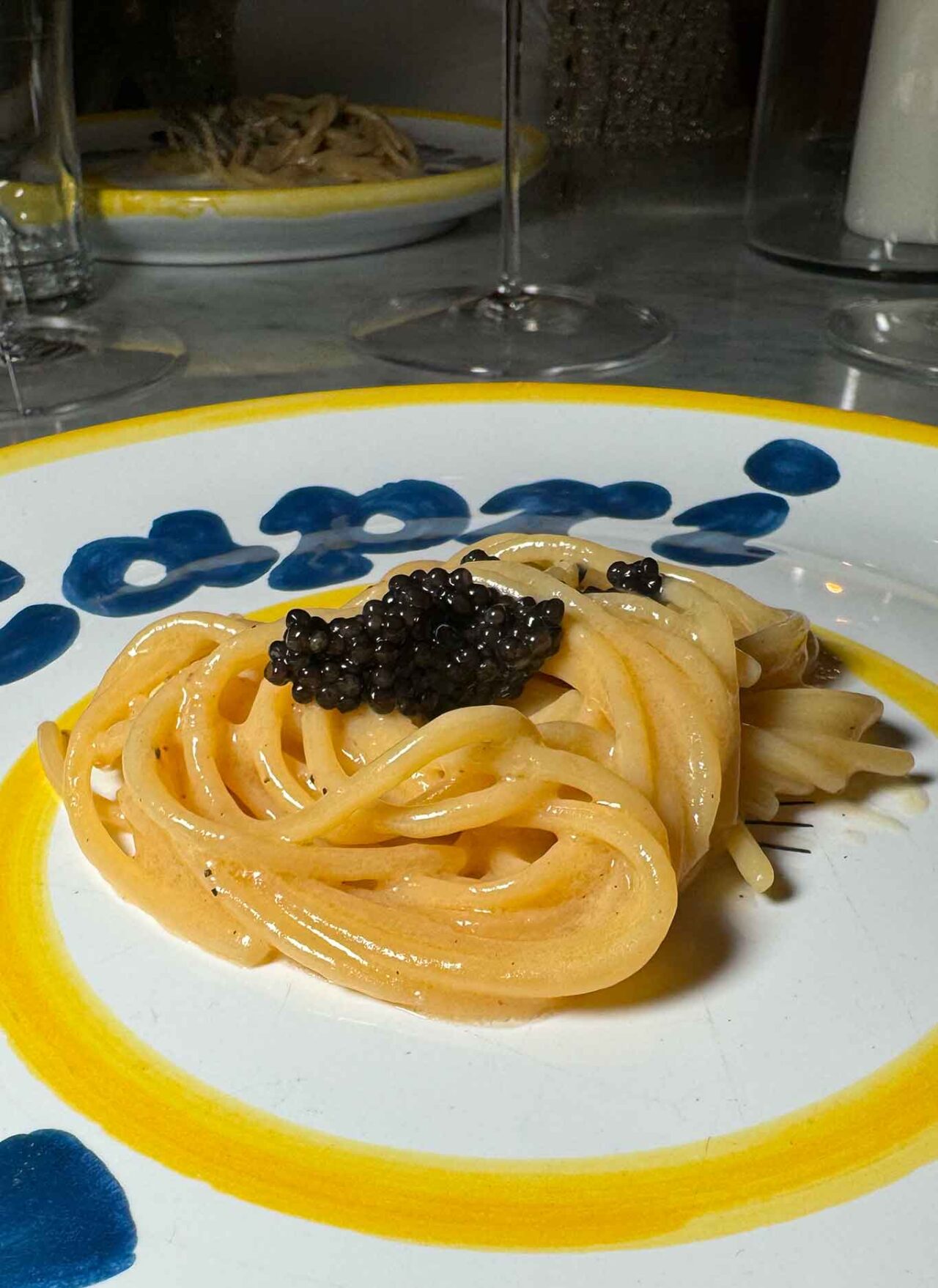 gli spaghetti al burro e caviale della pizzeria Concettina ai Tre Santi a Capri