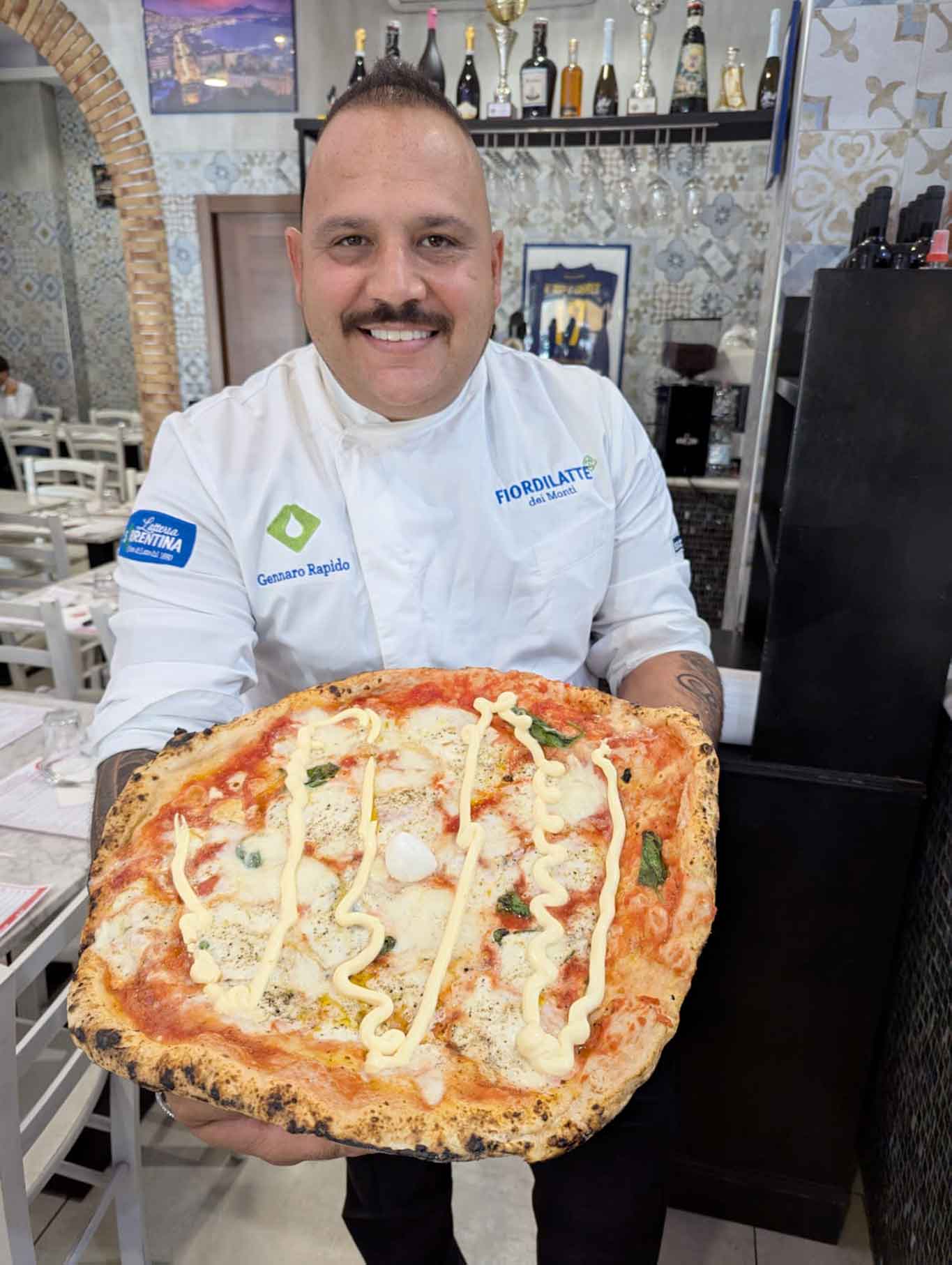 Gennaro Rapido è impazzito: pizza provola e pepe con maionese