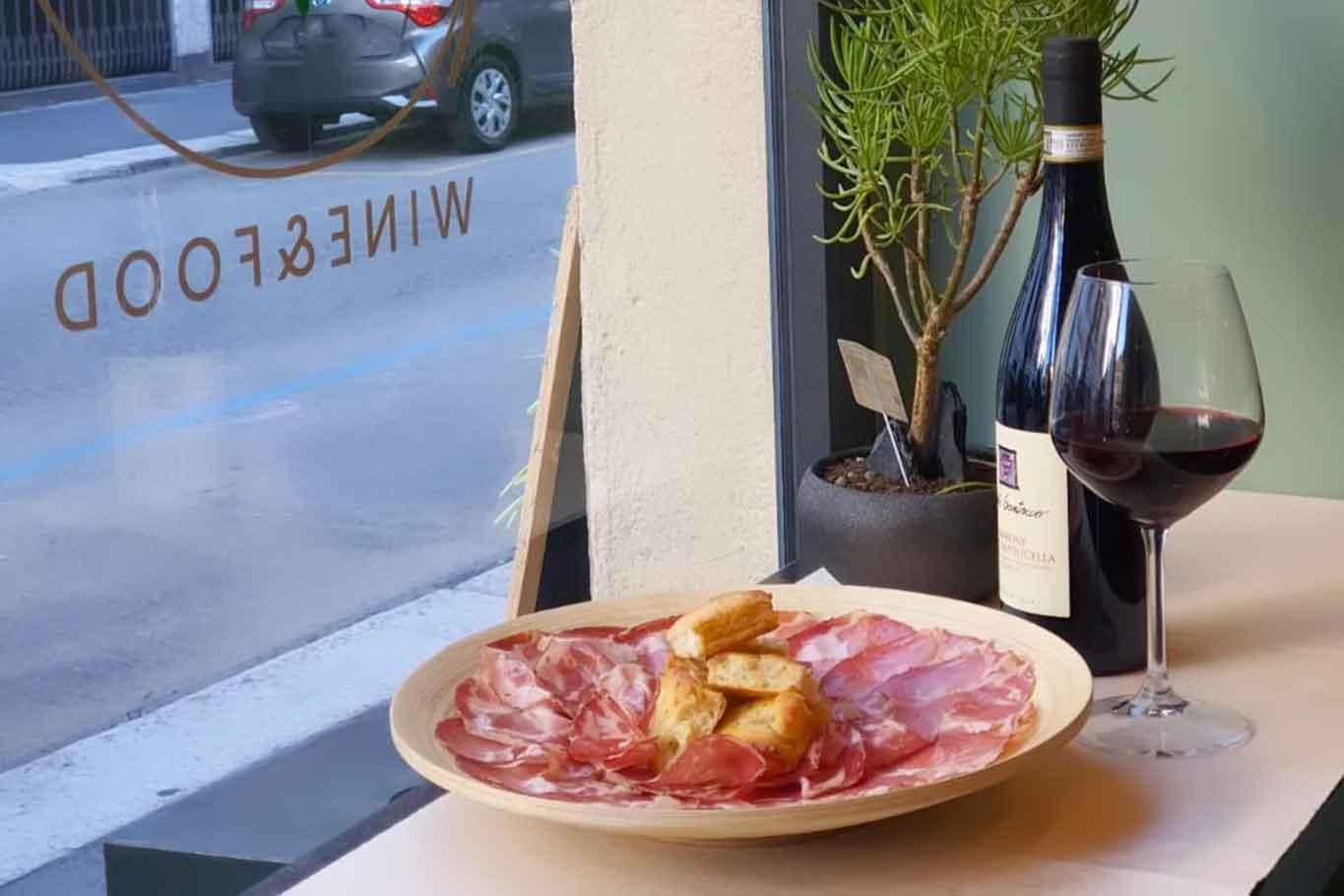 Momento Wine &amp; Food enoteca a Milano: il servizio è gratis ai tavoli