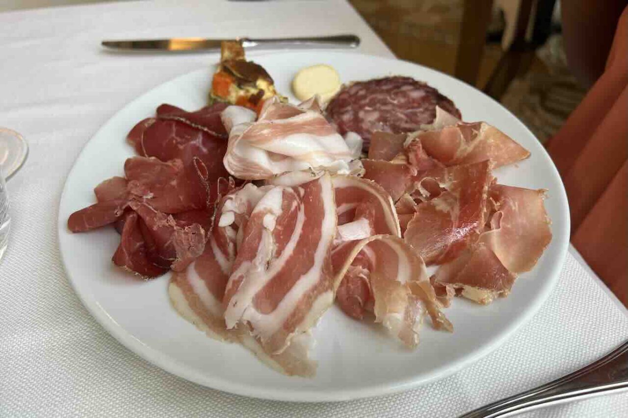 salumi della Trattoria Visconti ad Ambivere