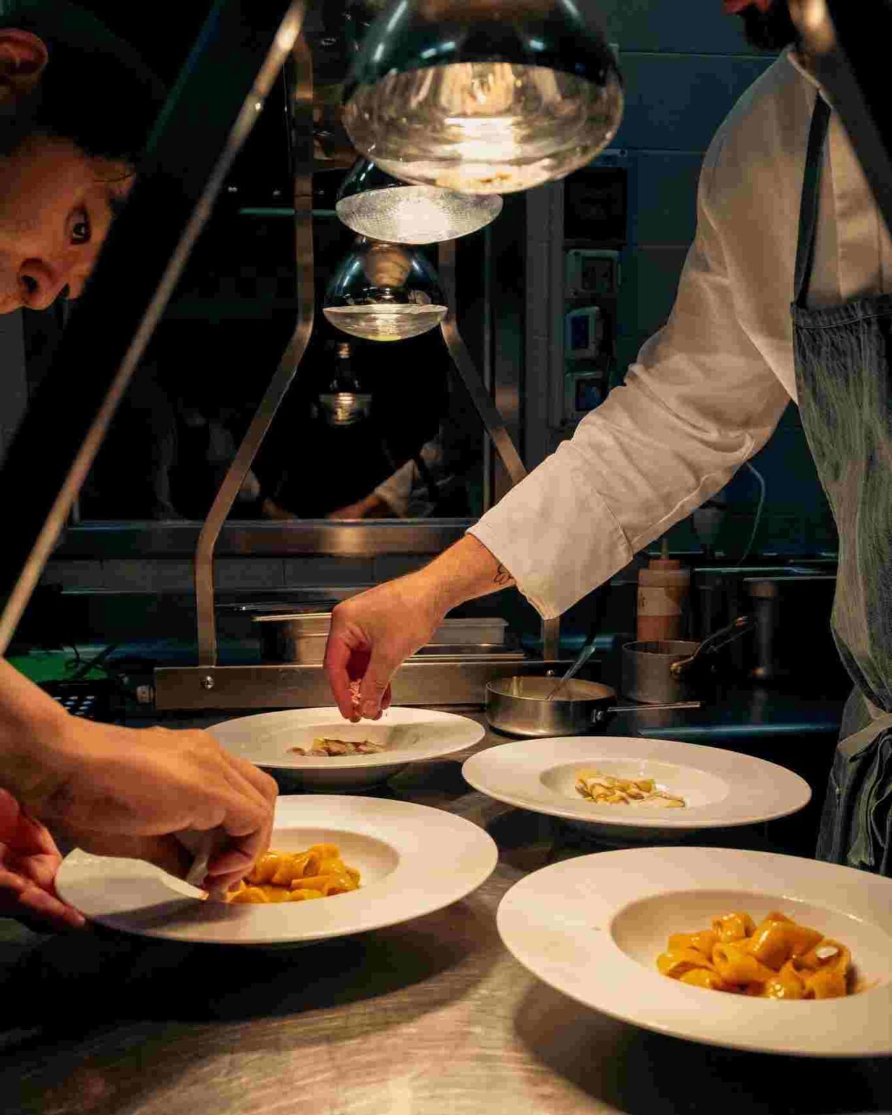 preparazione piatti fourghetti