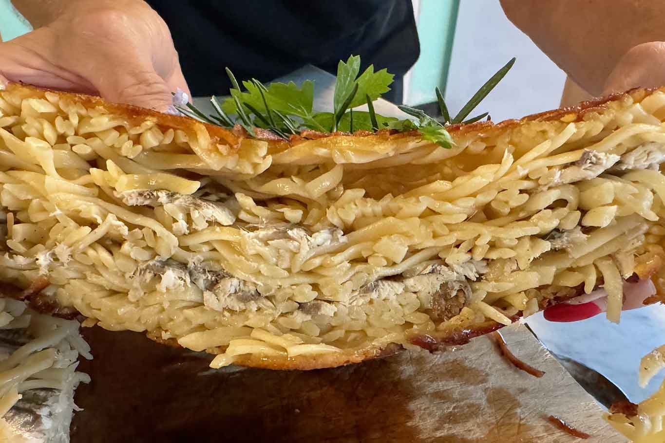 Frittata di pasta senza uova e con alici fresche del Cilento