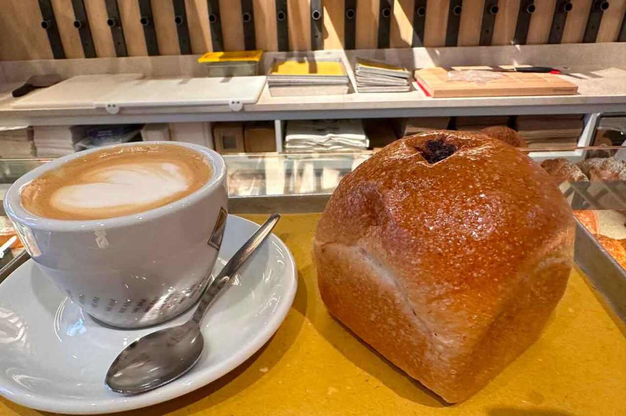 bun e cappuccino panificio Davide Longoni Arco della Pace Milano 