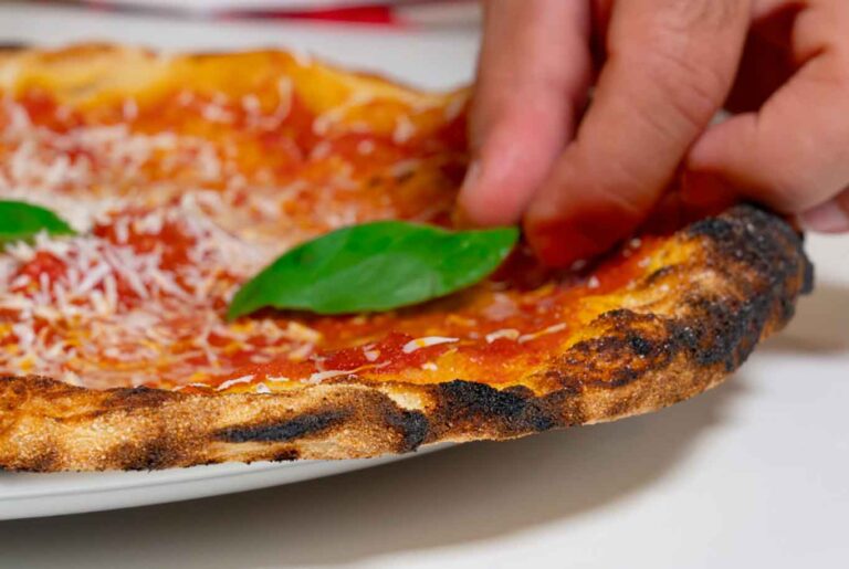 C&#8217;è una pizzeria a Milano che fa la pizza cilentana con il matterello