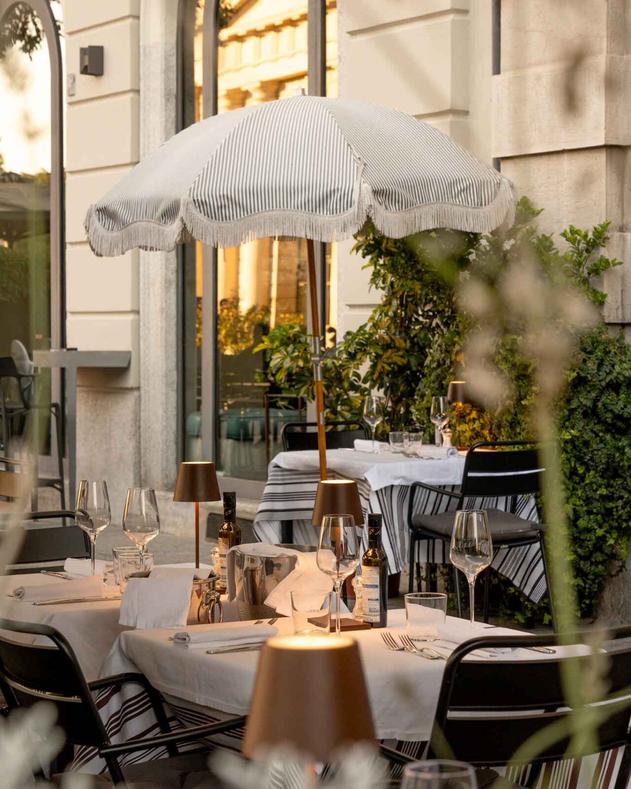 il dehors del ristorante di pesce Pisco all'Arco della Pace a Milano 