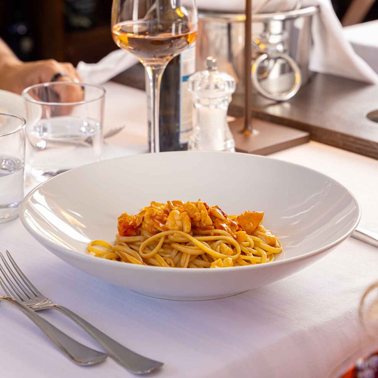 le linguine all'astice del ristorante di pesce Pisco all'Arco della Pace a Milano 