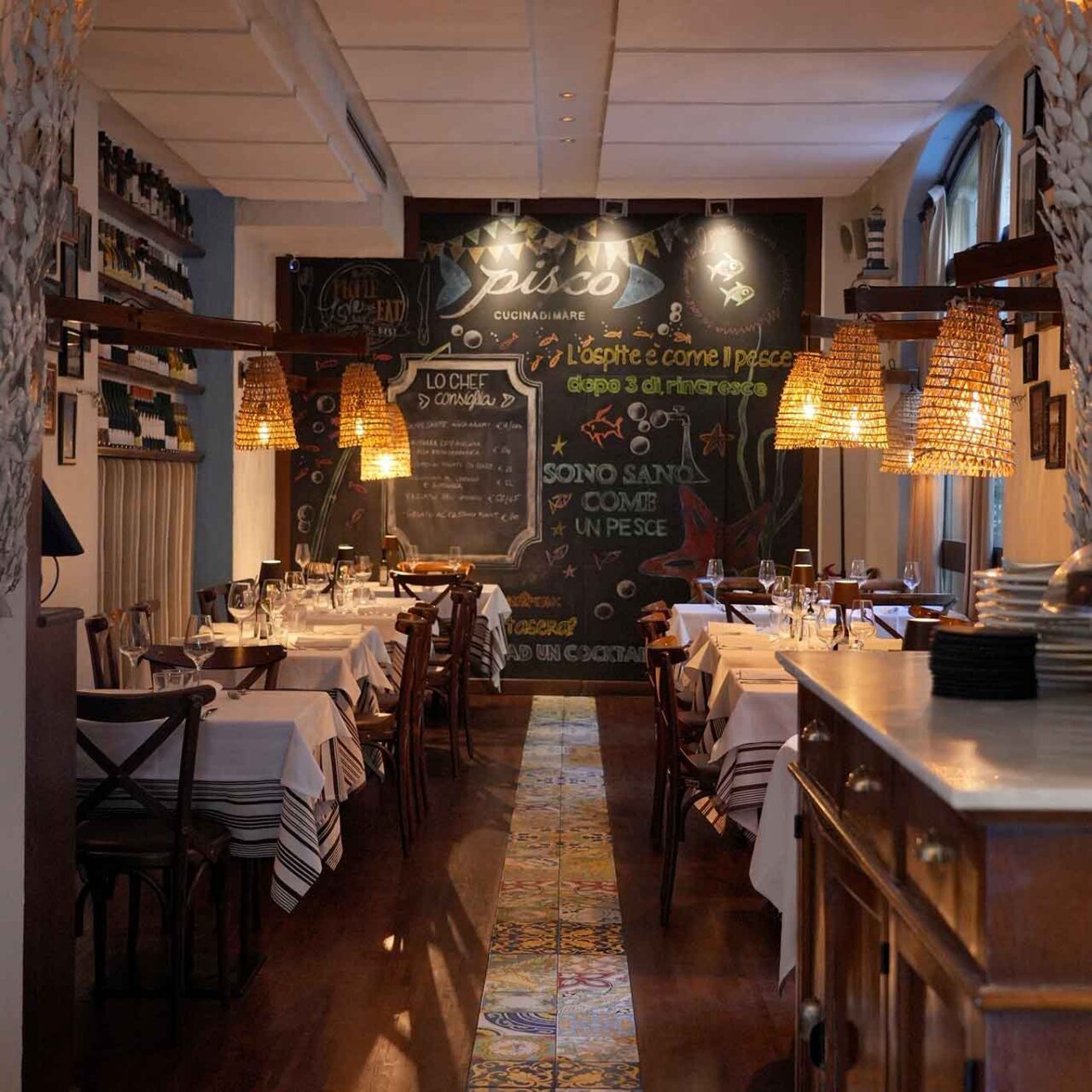 la sala del ristorante di pesce Pisco all'Arco della Pace a Milano 