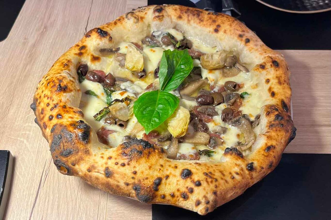 la pizza capricciosa bianca di Carlo Sammarco alla finale del Campionato della Pizza 2024