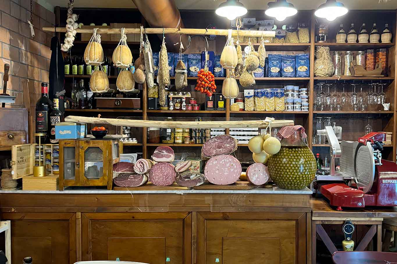 Divineria a Salerno: pranzo, aperitivo e cena di fronte al Duomo