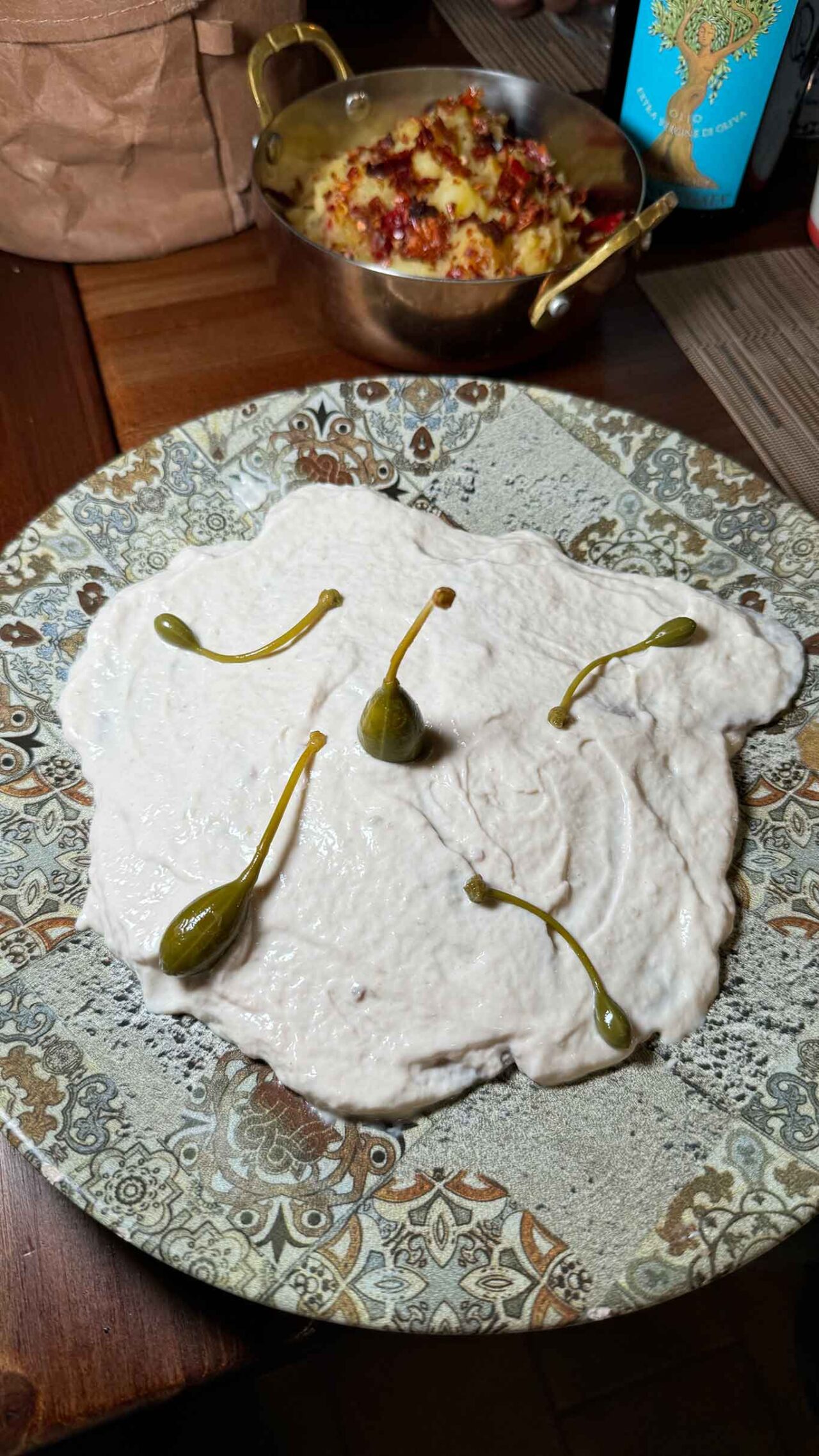 il vitello tonnato di Divineria enogastronomia con tavoli a Salerno