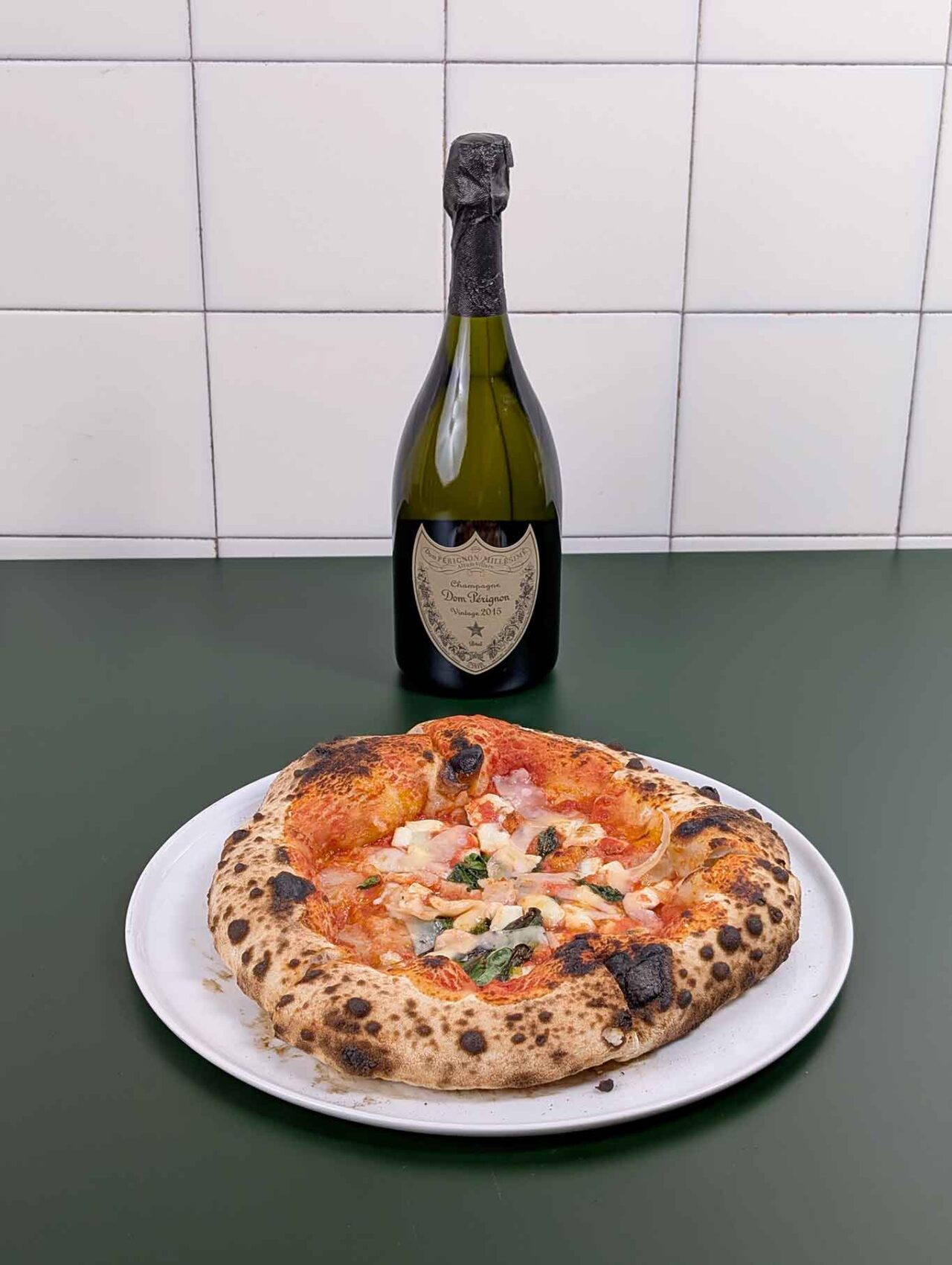 pizza e champagne a Casa Maria Luigia e Al Gatto Verde di Massimo Bottura per Identità di Fuoco