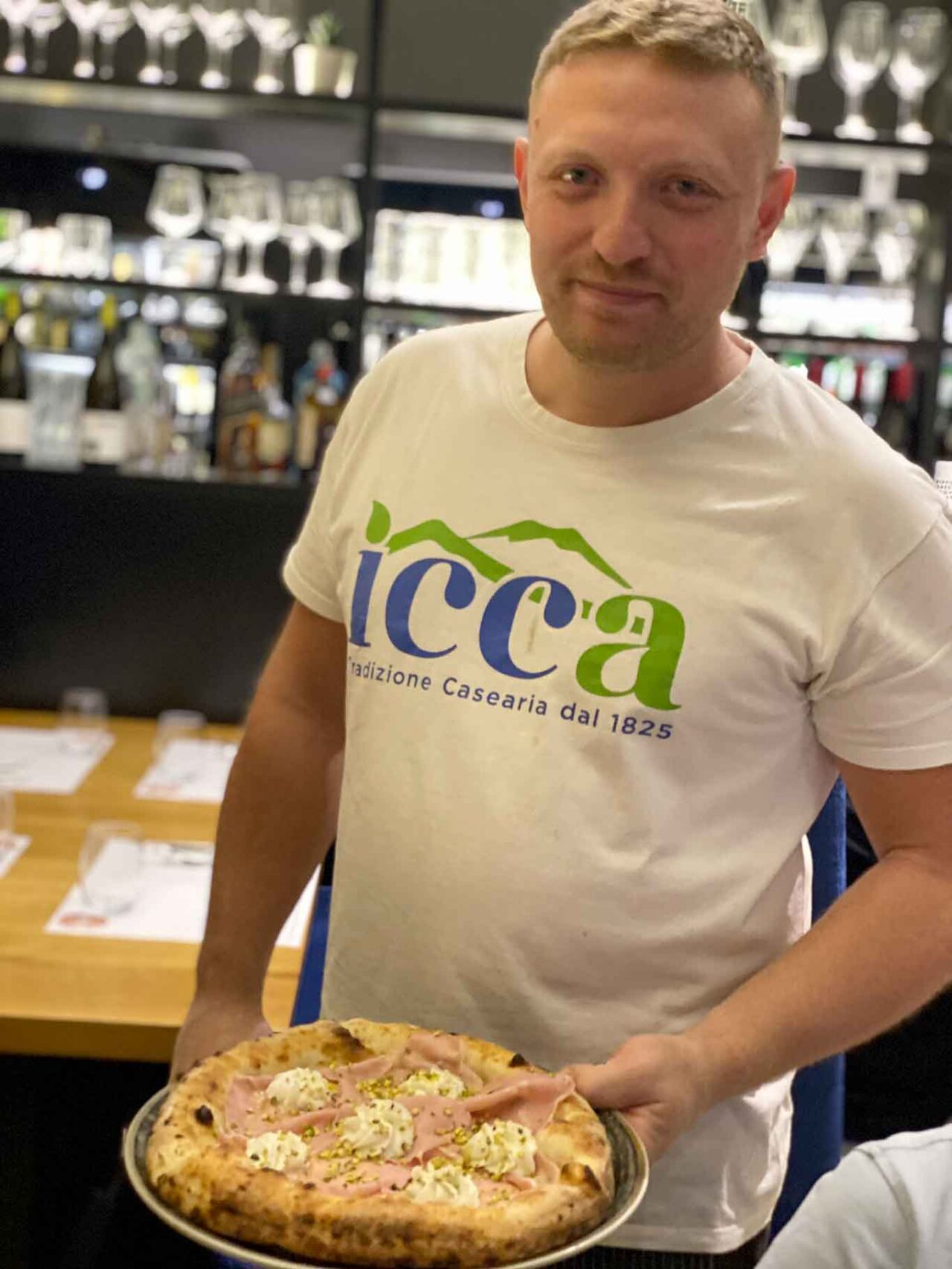 la pizza Bologna della pizzeria Gli Esposito a Salerno nella finale del Campionato della Pizza 2024