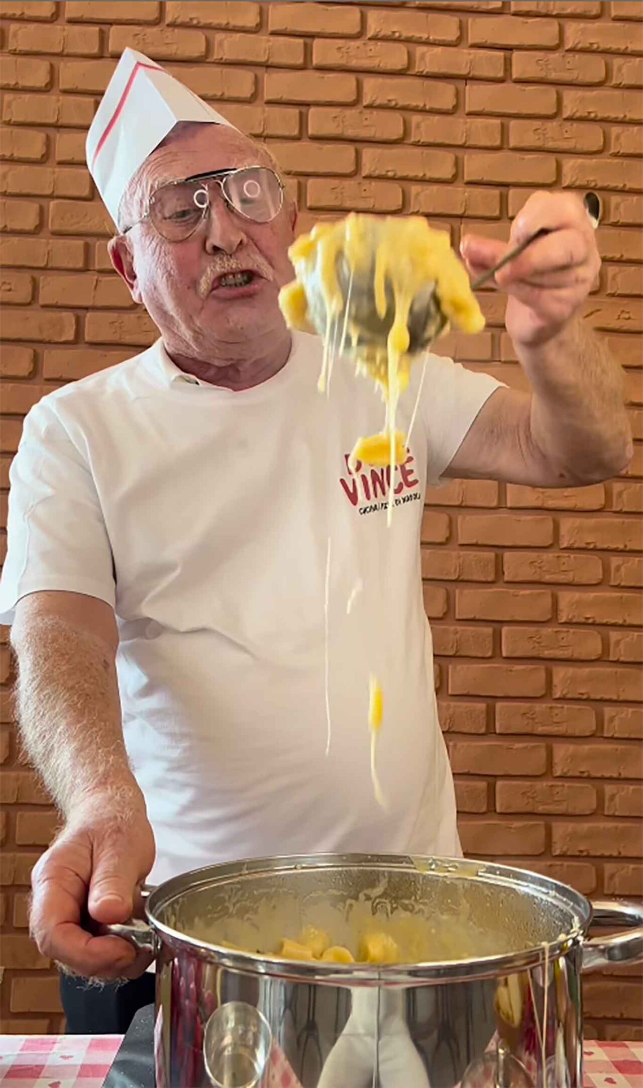 la pasta patate e provola azzeccata di Nonno Enzo alla Trattoria Don Vincè