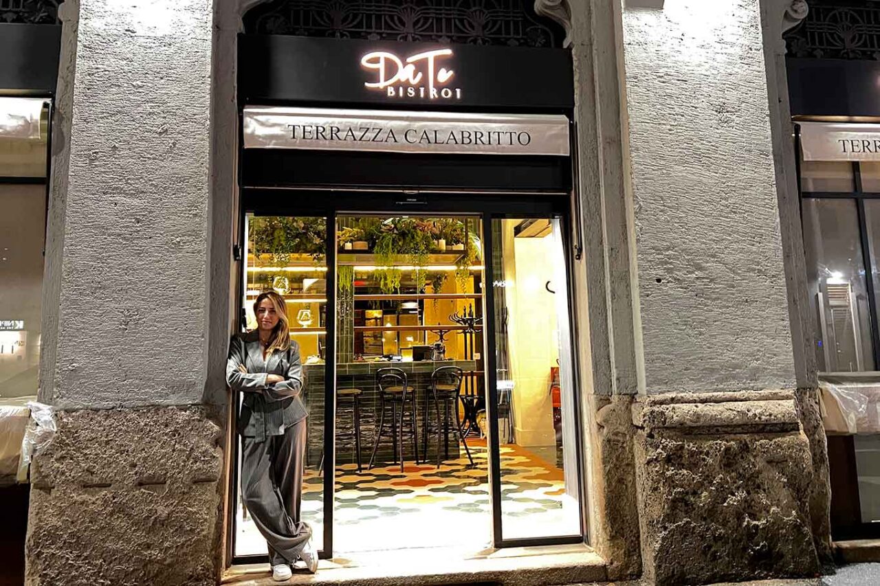 Valeria Balletta davanti al bistrot Da te Terrazza Calabritto a Milano